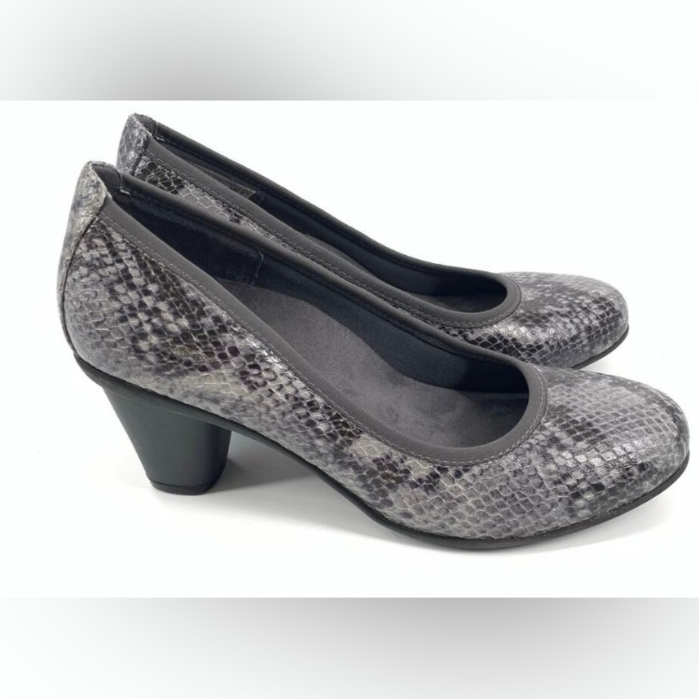 Vionic Mabrey pump in slate snake